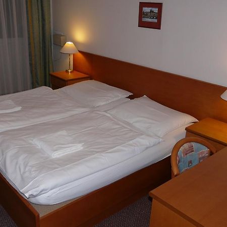 Cmc Residence & Conference Inn Celákovice Quarto foto