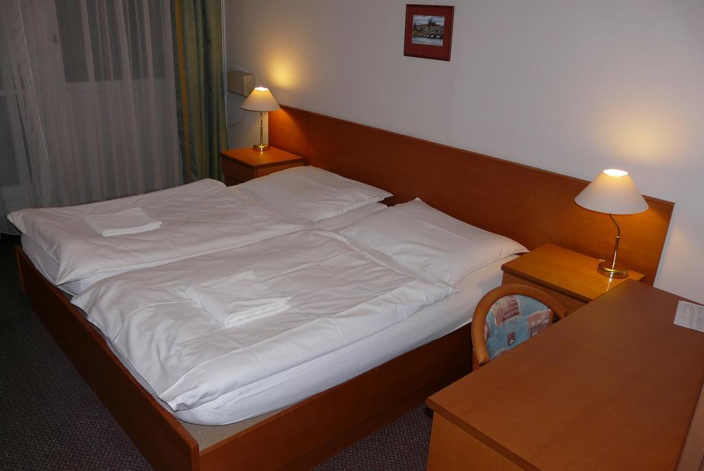 Cmc Residence & Conference Inn Celákovice Quarto foto